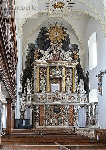 Kulturkirche St. Blasii mit Kanzelaltar auf der zweigeschossigen Hufeisenempore  Quedlinburg  Sachsen-Anhalt  Deutschland  Europa