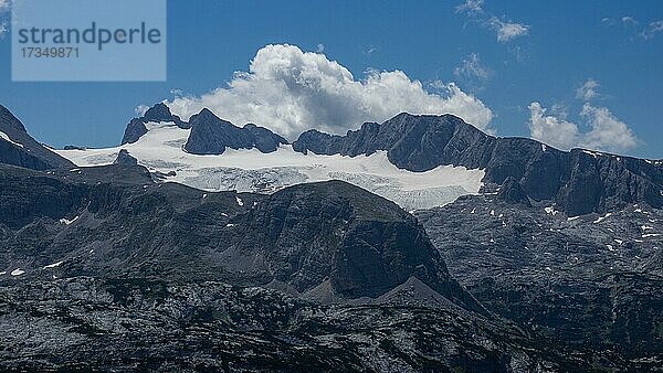 Blick zum Hallstätter Gletscher und Hohen Dachstein  Dachsteinmassiv  Krippenstein  Obertraun  Salzkammergut  Oberösterreich  Österreich  Europa