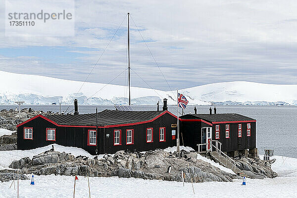 Außenansicht von Port Lockroy  eingerichtet als Station A in der Operation Tabarin im Zweiten Weltkrieg  Goudier-Insel  Antarktis  Polarregionen