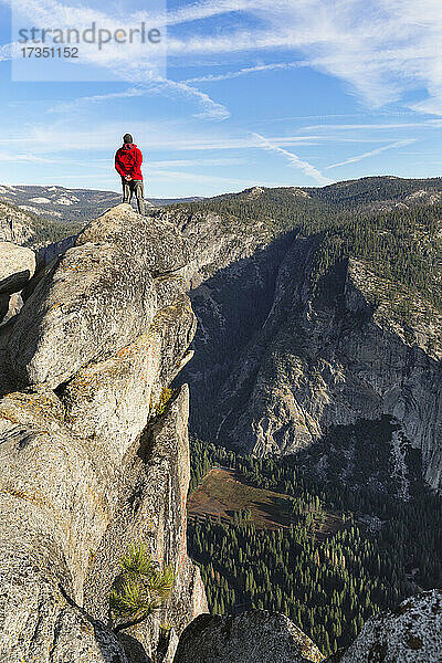 Blick vom Glacier Point ins Yosemite Valley  Yosemite-Nationalpark  UNESCO-Welterbe  Kalifornien  Vereinigte Staaten von Amerika  Nordamerika