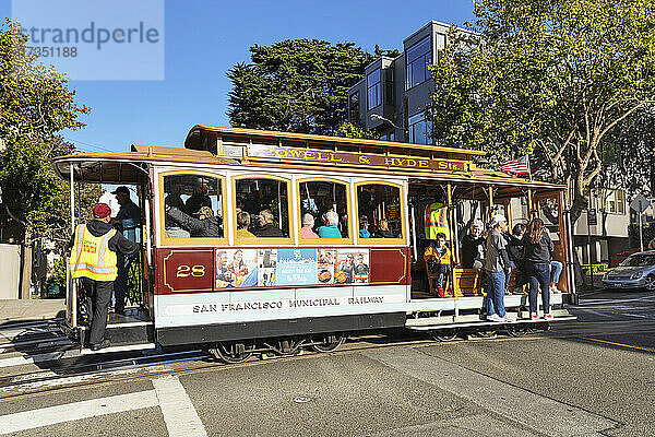 Cable Car at Russian Hill  San Francisco  Kalifornien  Vereinigte Staaten von Amerika  Nordamerika