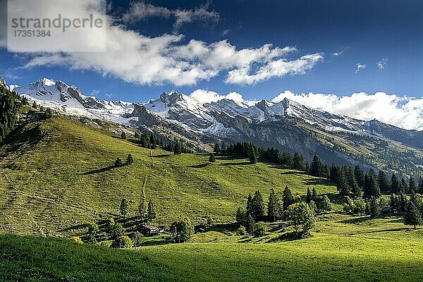 Aravis-Massiv  La Clusaz  Departement Haute-Savoie  Auvergne-Rhone-Alpes  Frankreich  Europa