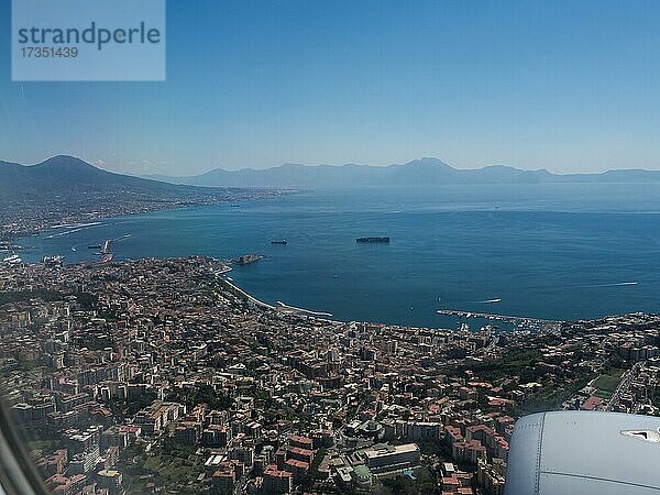 Luftbild  Skyline von Neapel mit Vesuv  Neapel  Kampanien  Italien  Europa
