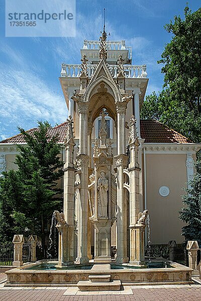 Alter Park  Kabardinka  Krasnodar kra  Architektur  gebaute Struktur  Gebäude außen  Baum  Glaube  Reiseziele  Pflanze  Himmel  Natur  keine Menschen  Tag  Reise  Tourismus  im Freien  Gelendzhik  Russland  Europa