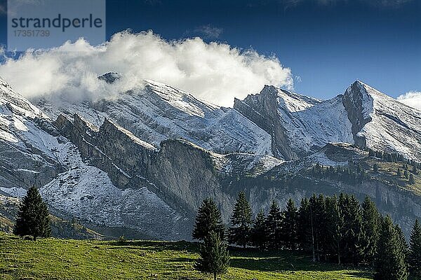 Aravis-Massiv  La Clusaz  Departement Haute-Savoie  Auvergne-Rhone-Alpes  Frankreich  Europa