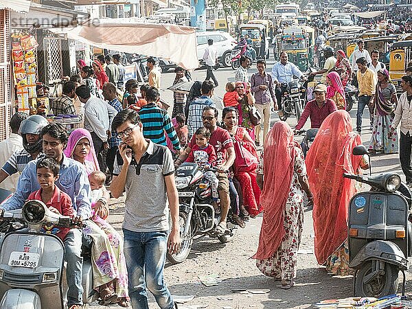 Belebte Straße  Jodhpur  Rajasthan  Indien  Asien