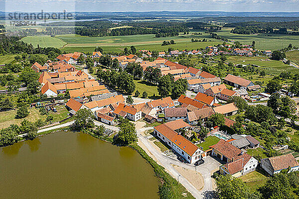 Luftaufnahme des historischen Dorfes Holasovice  UNESCO-Weltkulturerbe  Südböhmen  Tschechische Republik  Europa