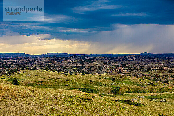 Schöne Aussicht auf den Theodore Roosevelt National Park South Unit  North Dakota  Vereinigte Staaten von Amerika  Nordamerika