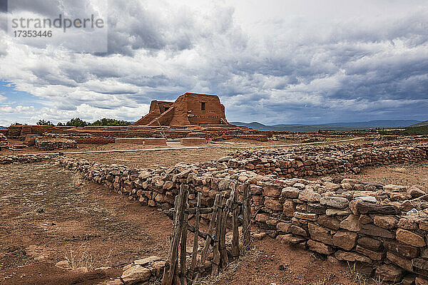 USA  New Mexico  Pecos  Ruinen der Missionskirche im Pecos National Historical Park
