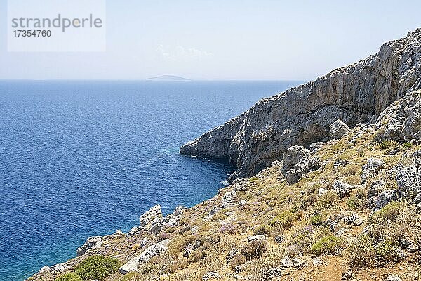 Trockene Landschaft  Küste und Meer  Küstenlinie  Kalymnos  Dodekanes  Griechenland  Europa