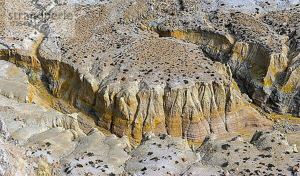 Erosion  gelb gefärbte Schwefelsteine  Alexandros Krater  Nisyros  Dodekanes  Griechenland  Europa