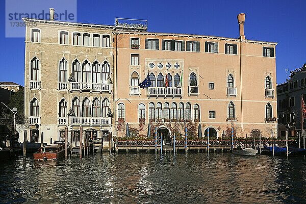 Palazzo Giustinian Pesaro und Palazzo Sagredo  Canal Grande  Venedig Venezia  Venetien Veneto  Italien  Europa