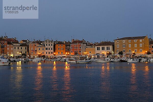 Abendstimmung im Hafen von Rovinj  Istrien  Kroatien  Europa