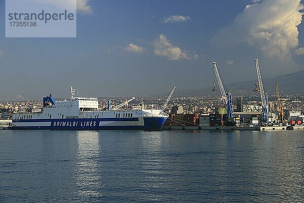 Hafen von Catania  Sizilien  Mittelmeer  Italien  Europa