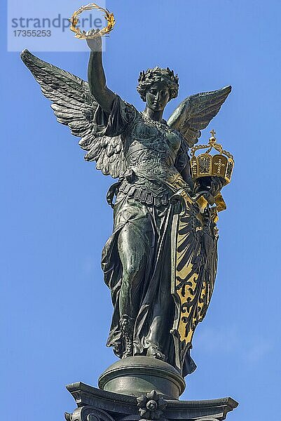 Figur der Viktoria auf einem Kriegerdenkmal  Nürnberg  Mittelfranken  Bayern  Deutschland  Europa