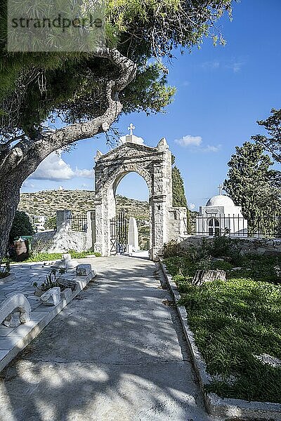 Friedhof der Kirche Agia Triada  Lefkes  Paros  Kykladen  Griechenland  Europa