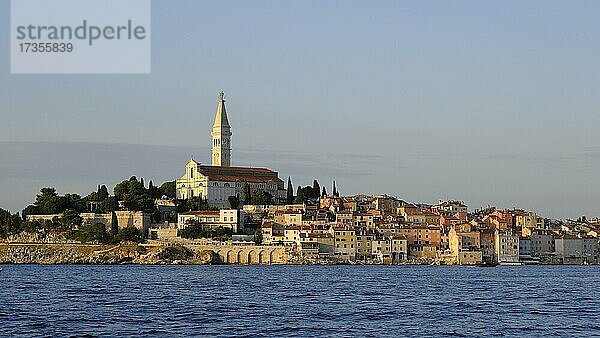Altstadt und Kirche Santa Eufemia  Rovinj  Istrien  Kroatien  Europa