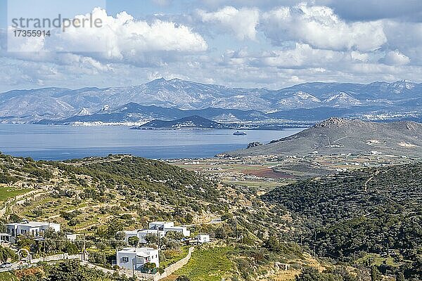 Blick auf das Meer zwischen Paros und Naxos  Paros  Kykladen  Griechenland  Europa