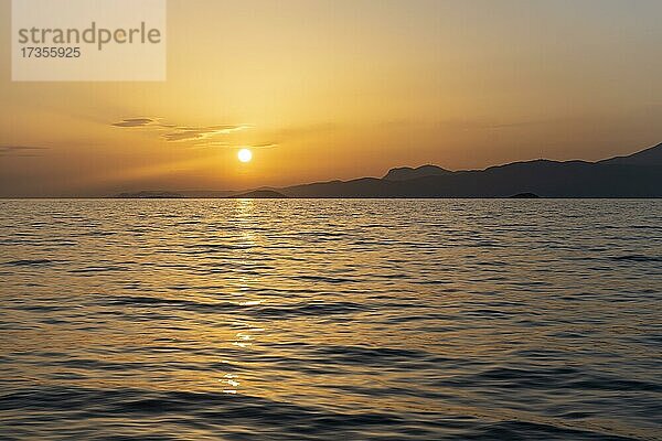 Sonnenuntergang über dem Meer  Dodekanes  Griechenland  Europa