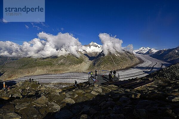 Zuschauerterrasse Eggishorn mit Blick auf den großen Aletschgletscher  Wallis  Schweiz  Europa