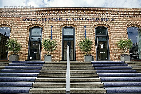 Eingang in die Königliche Porzellan-Manufaktur KPM  KPM-Quartier  Charlottenburg  Berlin  Deutschland  Europa