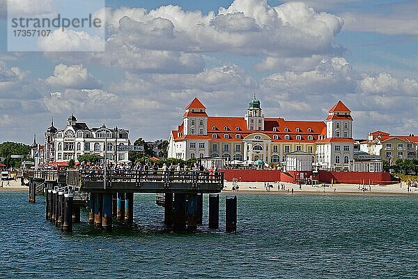 Kurhaus  Schiffsteg  Ostseebad Binz  Rügen  Mecklenburg-Vorpommern  Deutschland  Europa