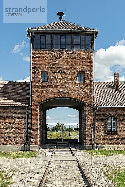 Torhaus des Konzentrationslagers Auschwitz II-Birkenau  Oswiecim  Polen  Europa