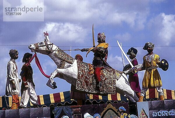 Dussera-Prozession während des Navarathri-Festes in Mysuru  Mysore  Karnataka  Indien  Asien
