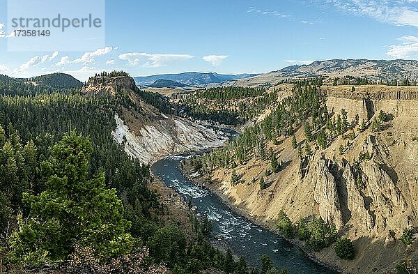 Ausblick vom Calcite Springs Overlook auf Canyon mit Yellowstone Fluss  The Narrows  Yellowstone Nationalpark  Wyoming  USA  Nordamerika