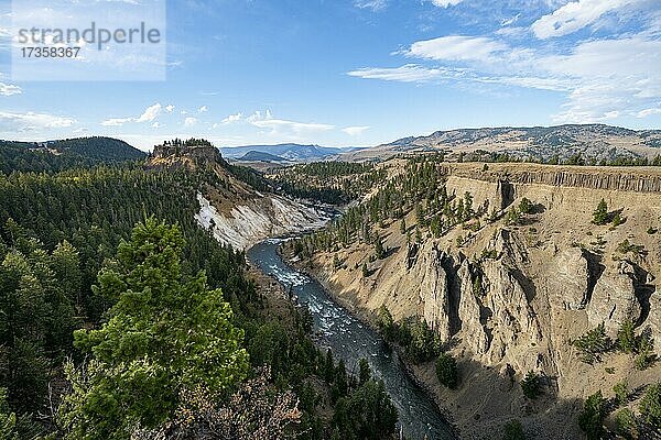 Ausblick vom Calcite Springs Overlook auf Canyon mit Yellowstone Fluss  The Narrows  Yellowstone Nationalpark  Wyoming  USA  Nordamerika