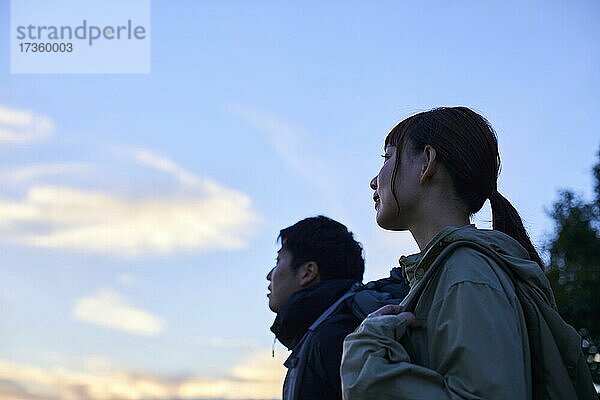 Japanische Freunde beim Wandern