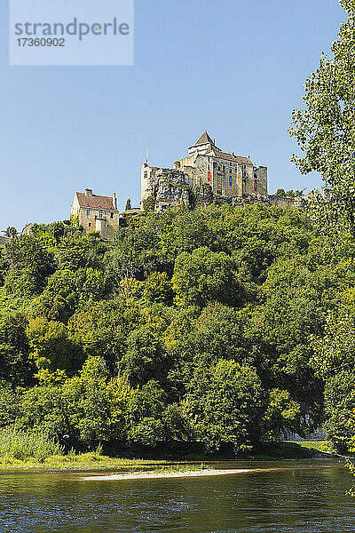 Frankreich  Dordogne  Castelnaud-la-Chapelle  Chateau de Castelnaud-La-Chapelle im Sommer