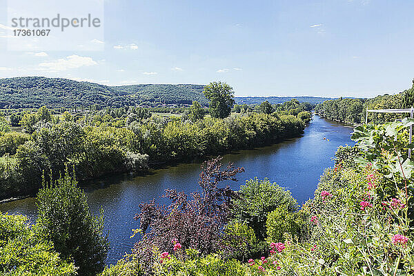 Der Fluss Dordogne im Sommer