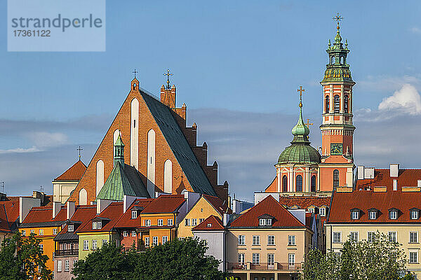 Polen  Woiwodschaft Masowien  Warschau  Altstadthäuser vor der Sankt-Johannes-Kathedrale und der Jesuitenkirche