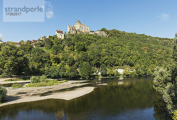 Frankreich  Dordogne  Castelnaud-la-Chapelle  Chateau de Castelnaud-La-Chapelle im Sommer