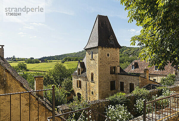 Frankreich  Dordogne  Montfort  Mittelalterliches Dorf im Sommer