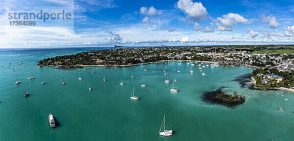 Idyllisches Meer am Stadtbild von Trou Aux Biches auf Mauritius  Afrika