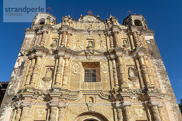 Mexiko  Chiapas  San Cristobal de las Casas  Fassade des Dominikanerklosters Santo Domingo