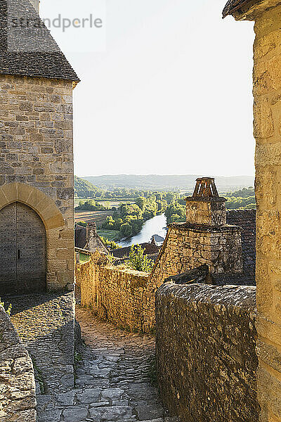 Frankreich  Dordogne  Beynac-et-Cazenac  Steinmauern des Schlosses Chateau de Beynac