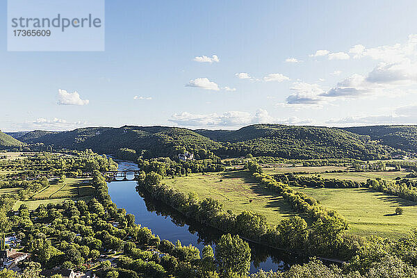 Der Fluss Dordogne und die umliegende Landschaft