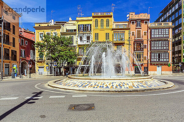 Spanien  Mallorca  Palma de Mallorca  Brunnenplätschern auf der Plaza de la Reina