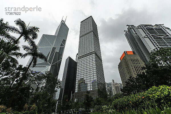 Außenansicht des Bank of China Tower und des International Commerce Centre gegen den Himmel  Hongkong