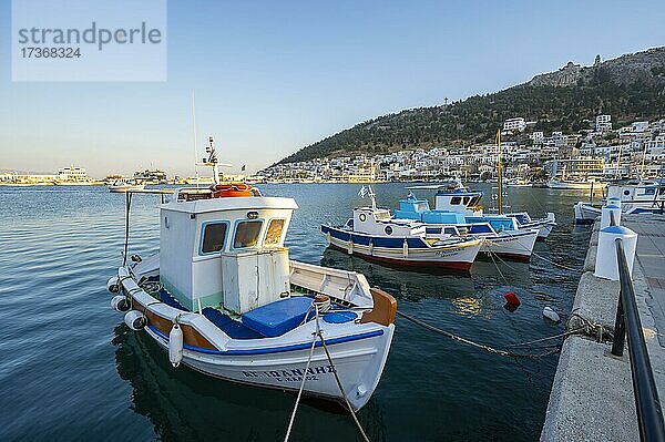 Fischerboote im Hafen von Kalymnos  Dodekanes  Griechenland  Europa