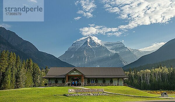 Mount Robson Visitor Center  hinten Gipfel des Mount Robson  Mount Robson Provincial Park  Provinz British Columbia  Kanada  Nordamerika