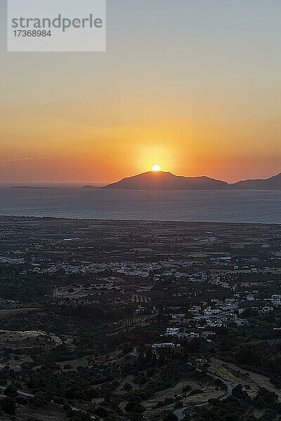 Sonnenuntergang  Blick über Landschaft aufs Meer  Sonnenuntergang  Kos  Dodekanes  Griechenland  Europa