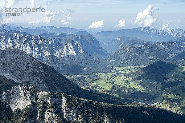 Berglandschaft  Täler mit Bergen  Kramerlehen  Berchtesgaden  Bayern  Deutschland  Europa