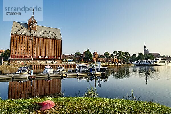 Speicher am Hafen Tangermünde  Sachsen-Anhalt  Deutschland  Europa