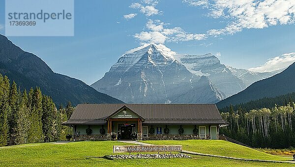 Mount Robson Visitor Center  hinten Gipfel des Mount Robson  Mount Robson Provincial Park  Provinz British Columbia  Kanada  Nordamerika