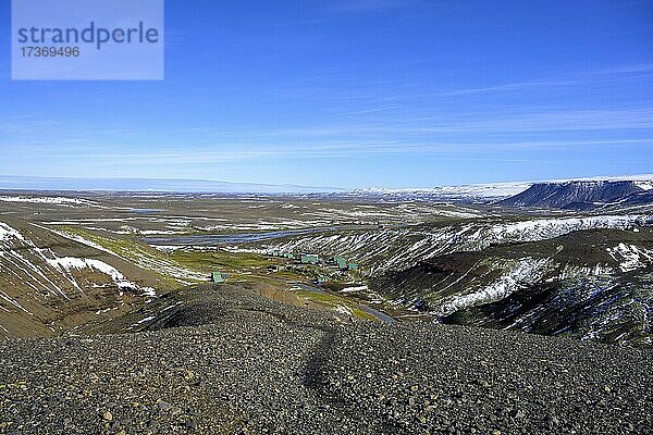 Blick zurück zur Berghütte  Wanderweg ins Heißquellengebiet Hveradalir  Kerlingarfjöll  Suðurland  Island  Europa