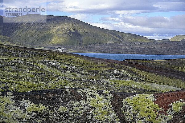 Blick vom Stútur Vulkan zum Froststaðavatn  Landmannalaugar  Suðurland  Island  Europa